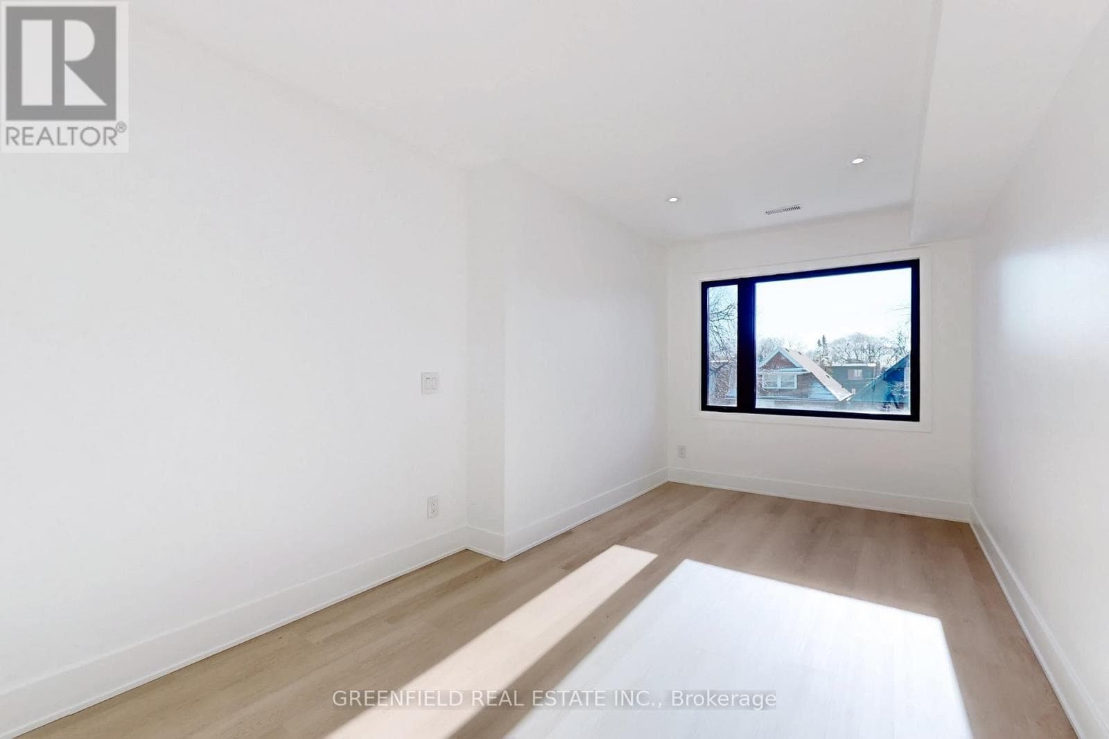 UPPER - 168 PEARSON AVENUE — Toronto (Roncesvalles) - Main photo