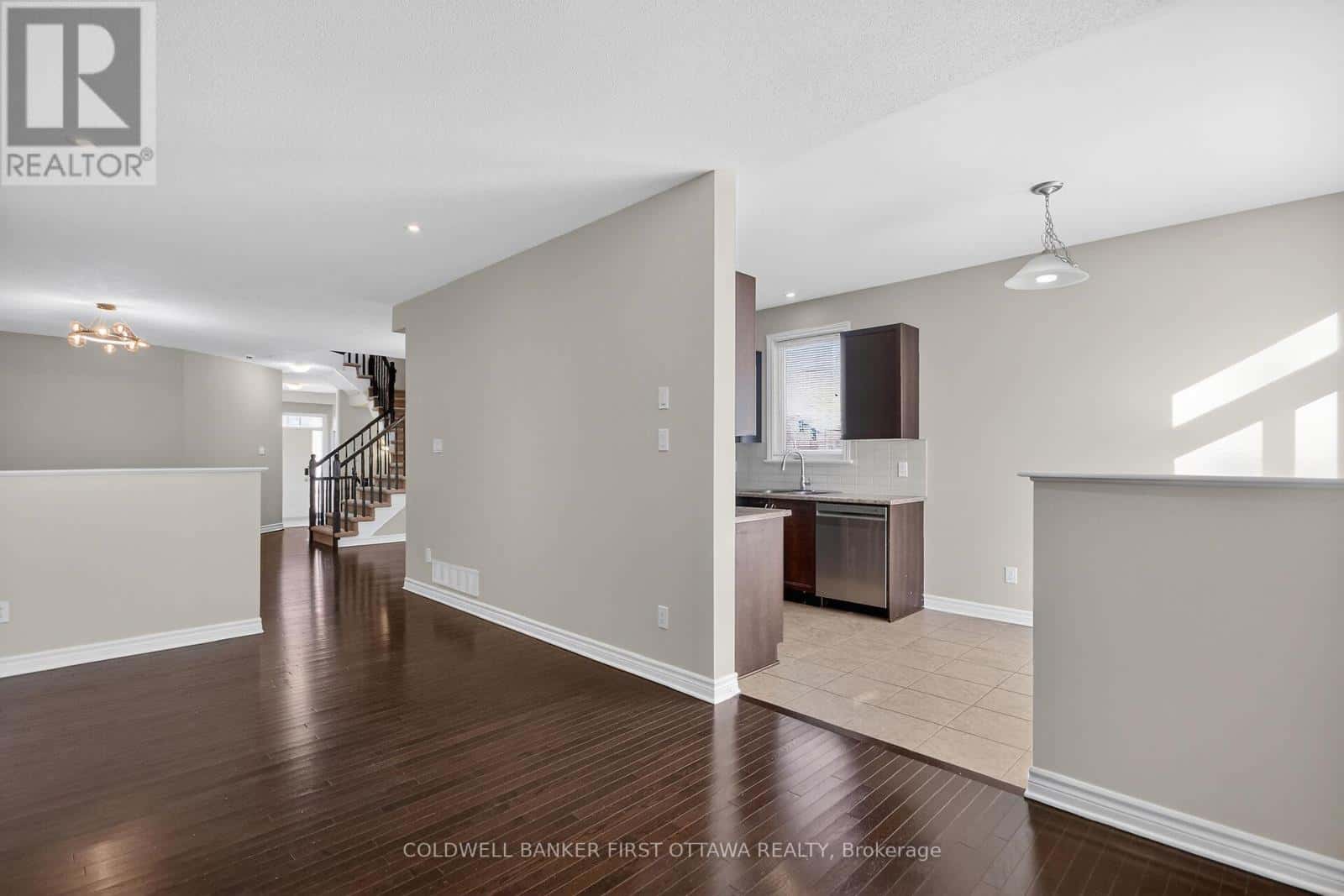 184 HIGHBURY PARK DRIVE — Ottawa - Photo 4 of 50