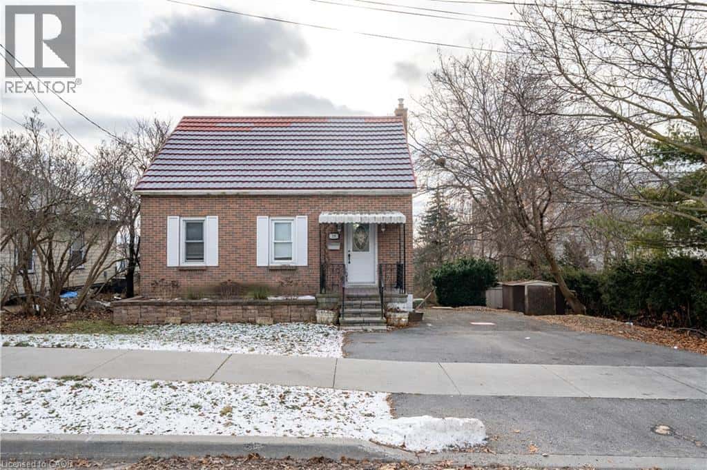 29 DONALD Street — Belleville, Ontario - Photo 2 of 12