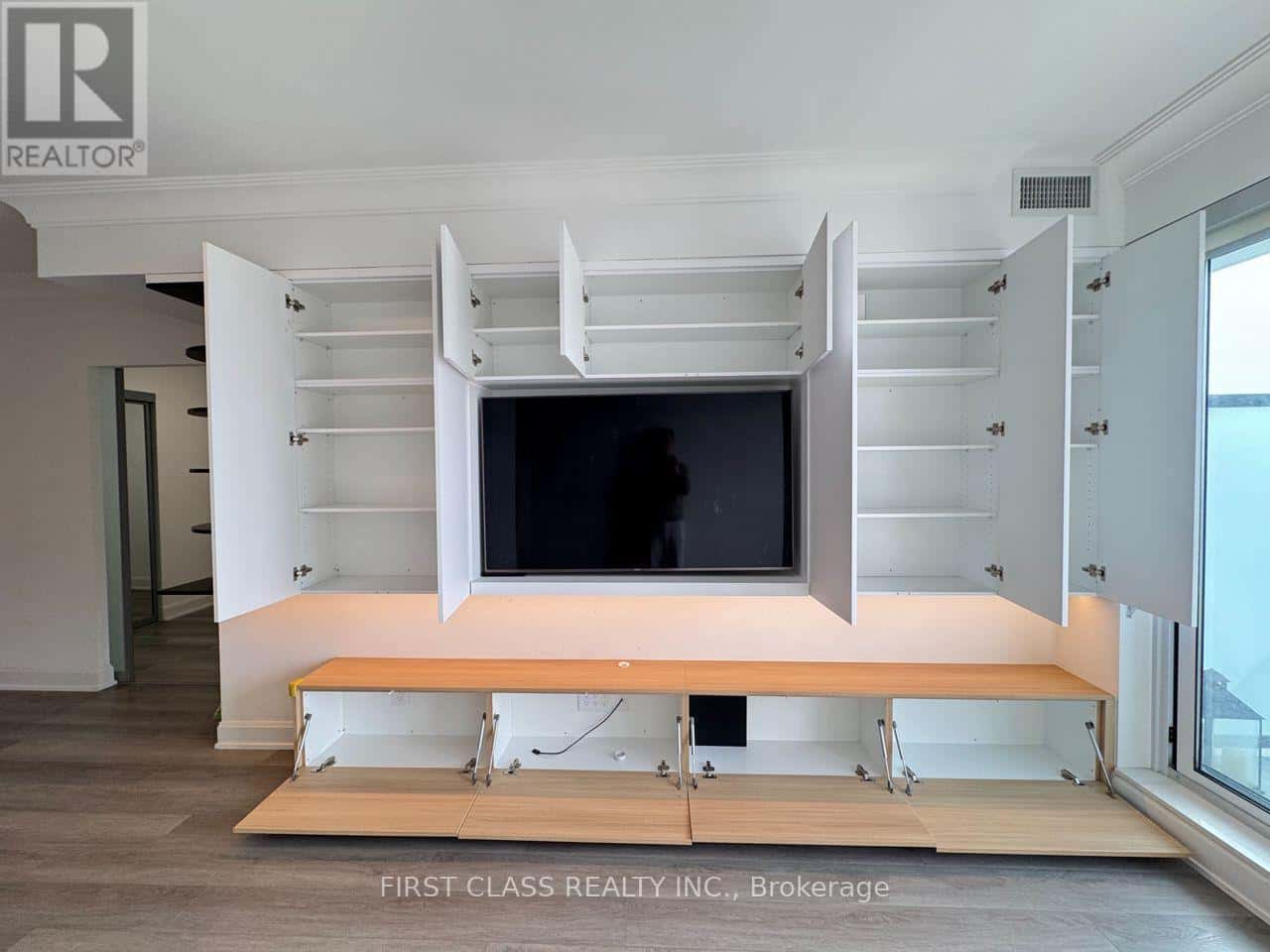 707 - 8 WATER WALK DRIVE — Markham (Unionville), Ontario - Photo 4 of 26