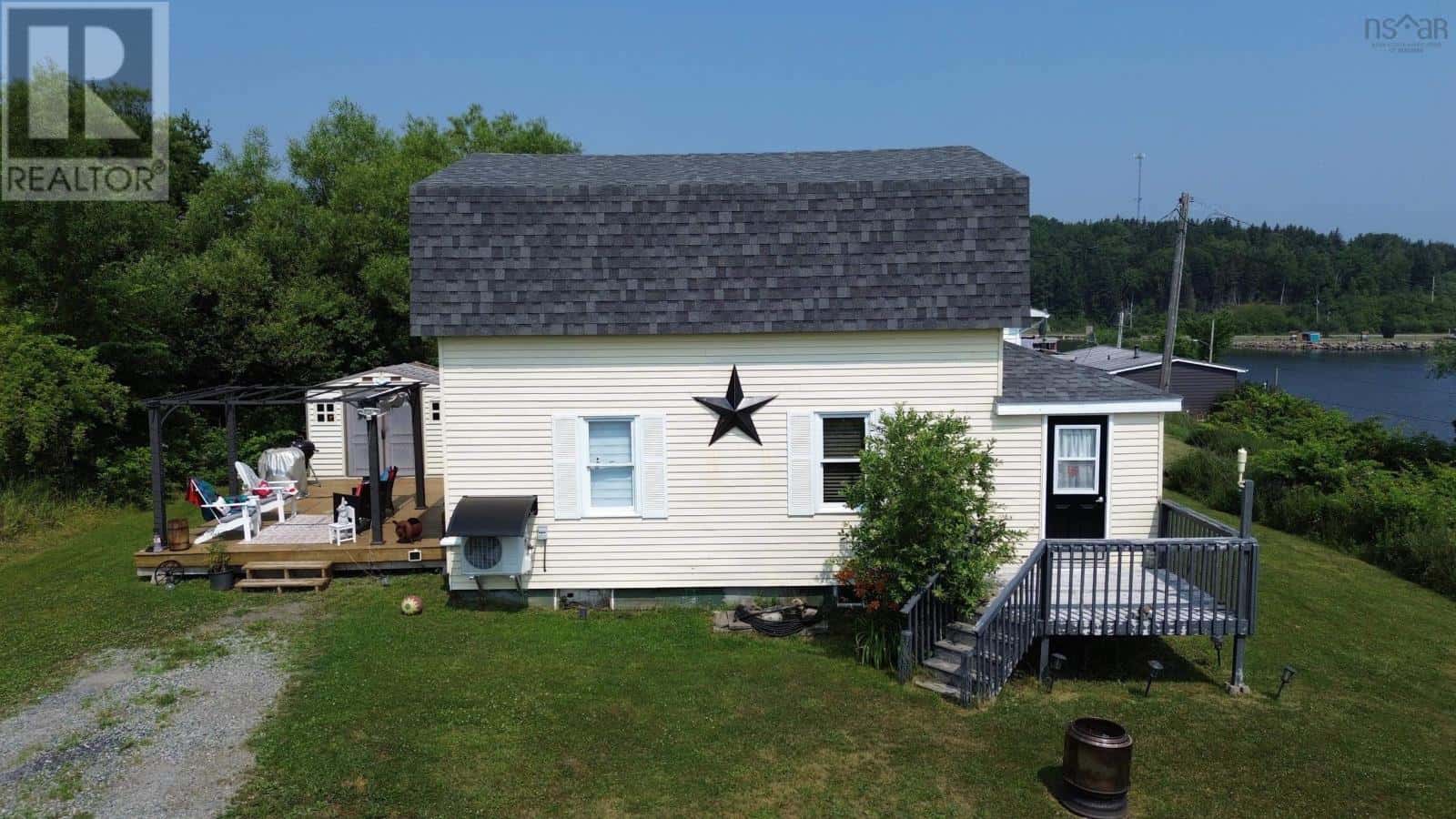 9 Somers View — Mulgrave, Nova Scotia - Photo 2 of 30