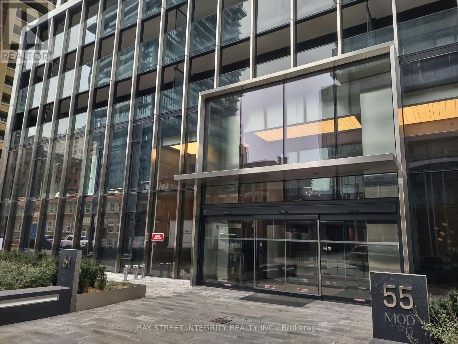 Toronto (Church-Yonge Corridor) — Toronto (Church-Yonge Corridor) - Photo 2 of 34