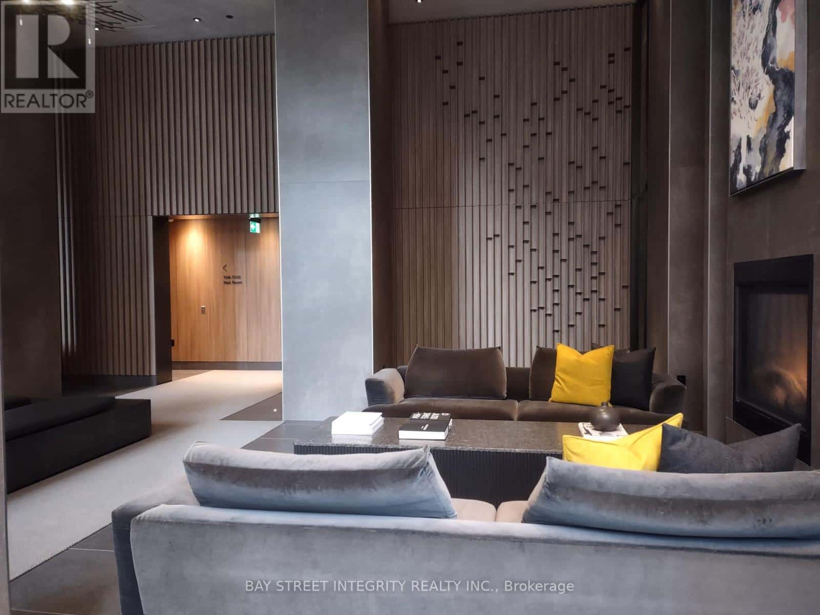 Toronto (Church-Yonge Corridor) — Toronto (Church-Yonge Corridor) - Photo 4 of 34