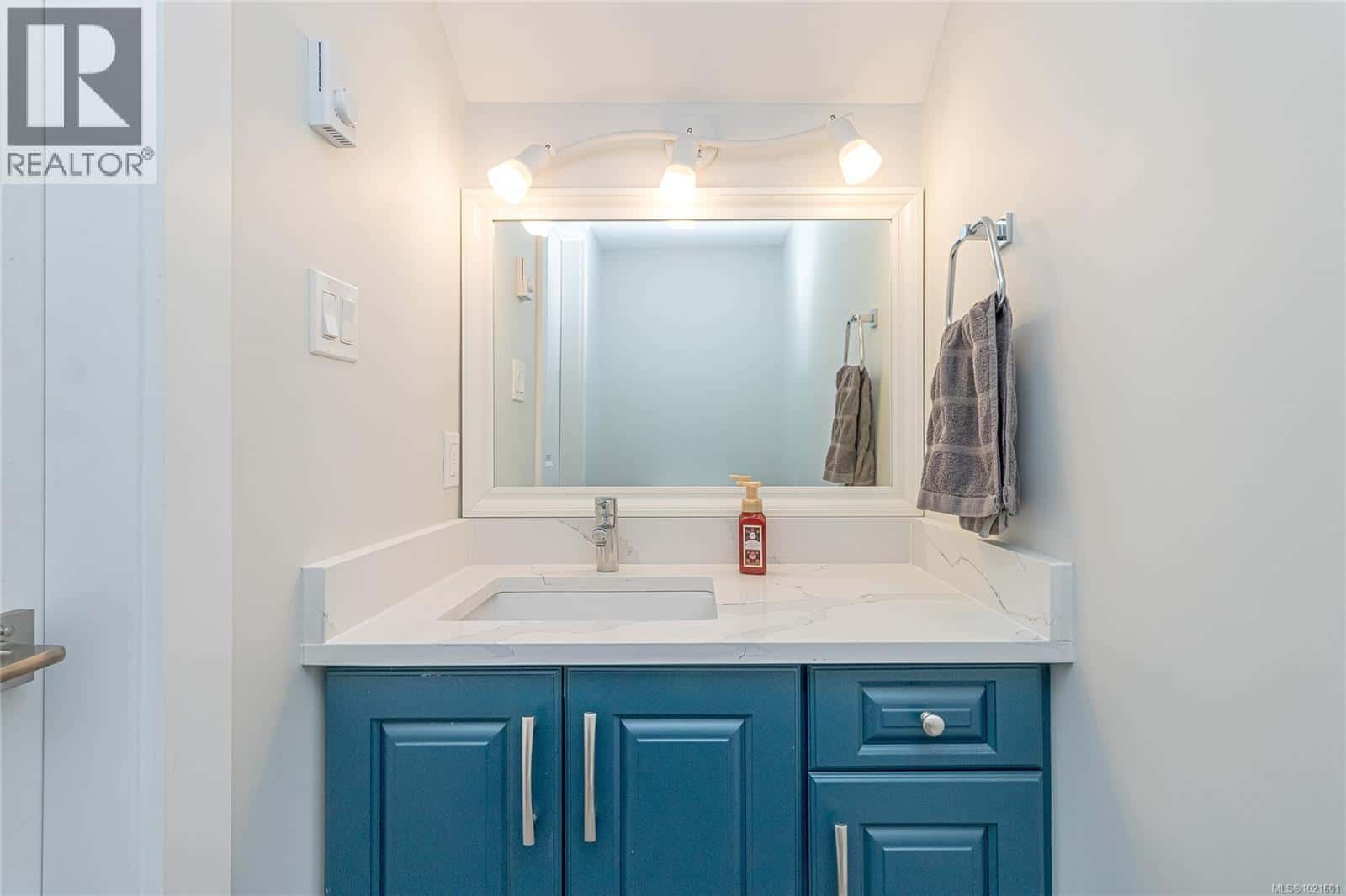 Duncan — Duncan - Photo 4 of 48