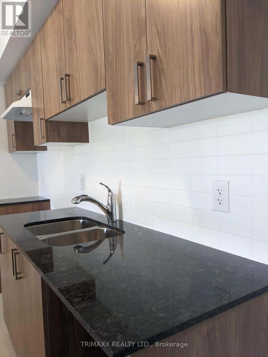 Barrie (Innis-Shore) — Barrie (Innis-Shore) - Photo 3 of 13