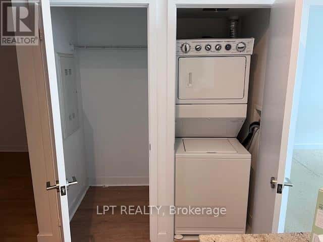 Mississauga (City Centre) — Mississauga (City Centre) - Photo 3 of 14