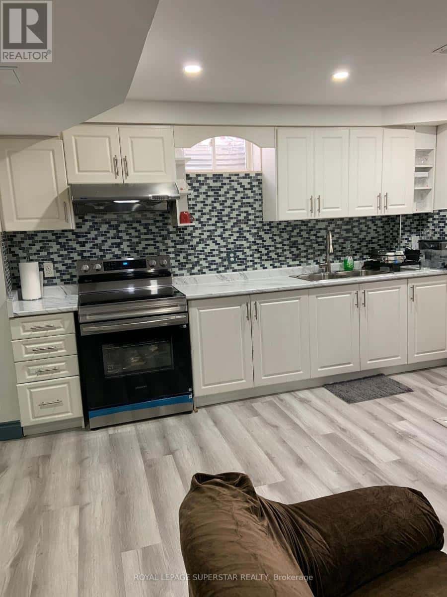 Brampton (Northwest Brampton) — Brampton (Northwest Brampton) - Photo 4 of 13