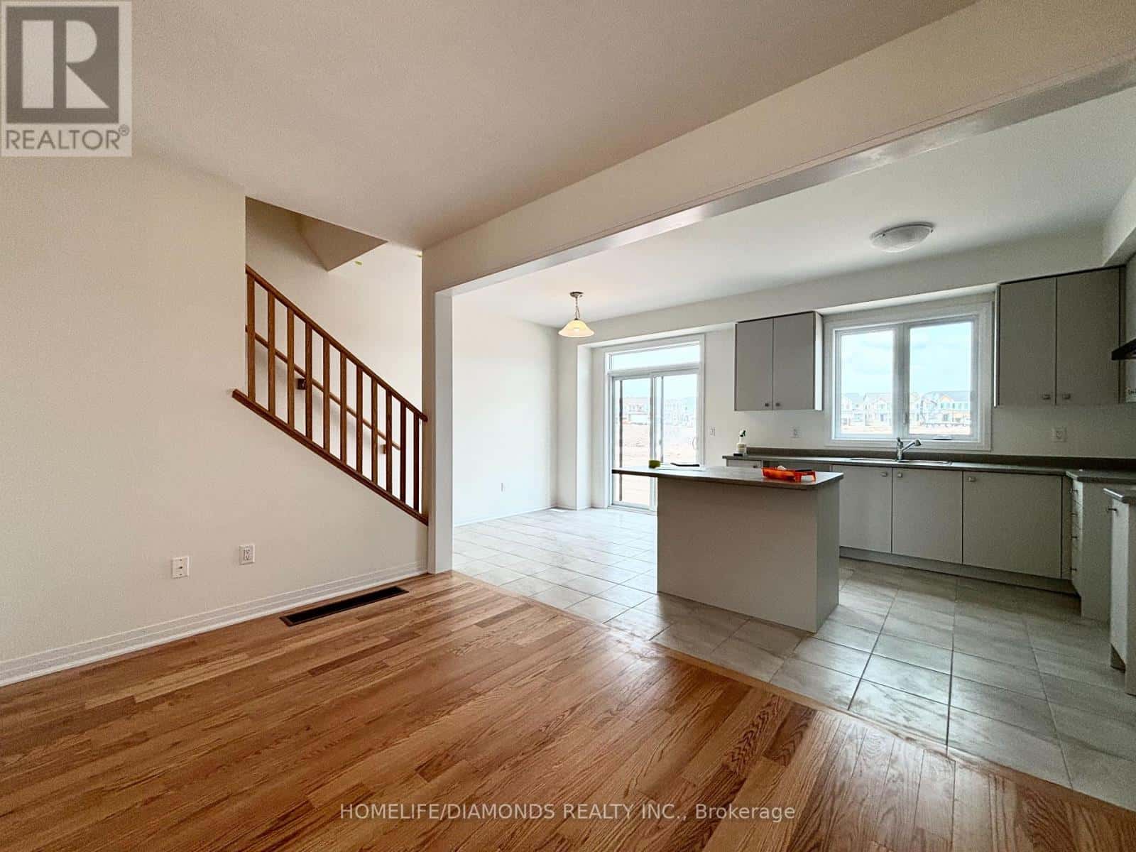 132 PORT CRESCENT — Welland (Dain City) - Photo 2 of 13