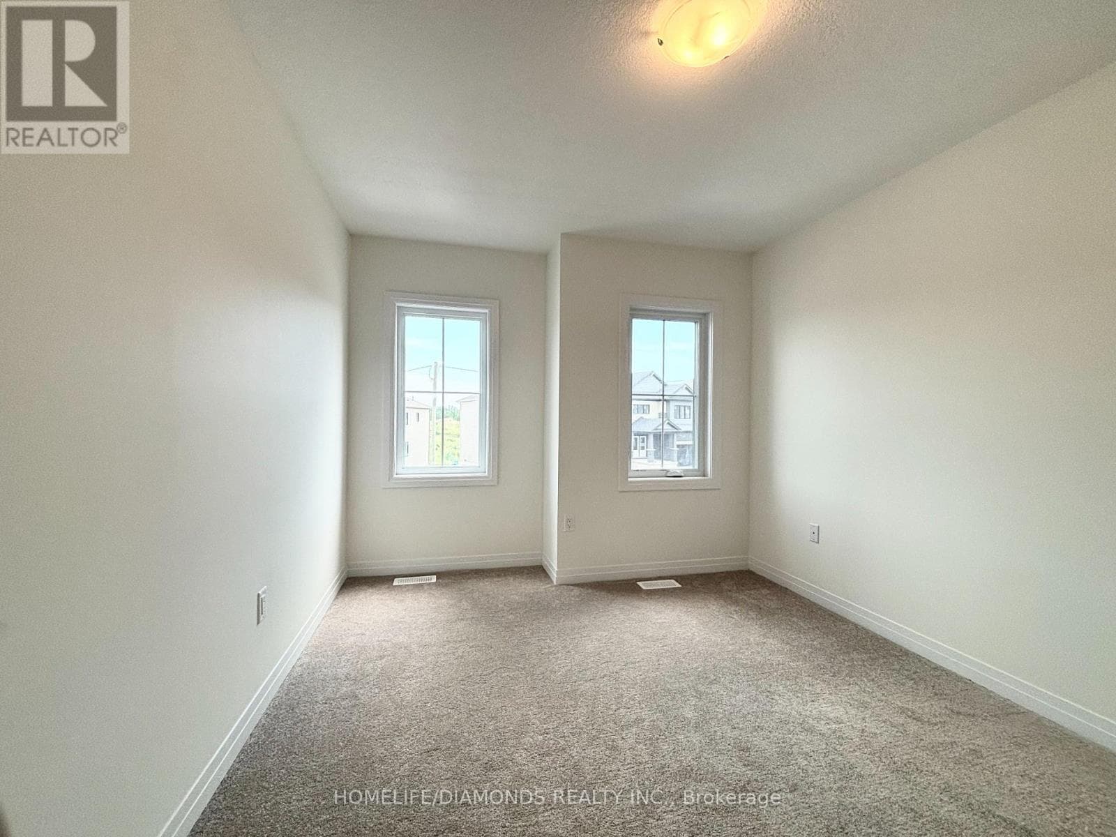 132 PORT CRESCENT — Welland (Dain City) - Main photo