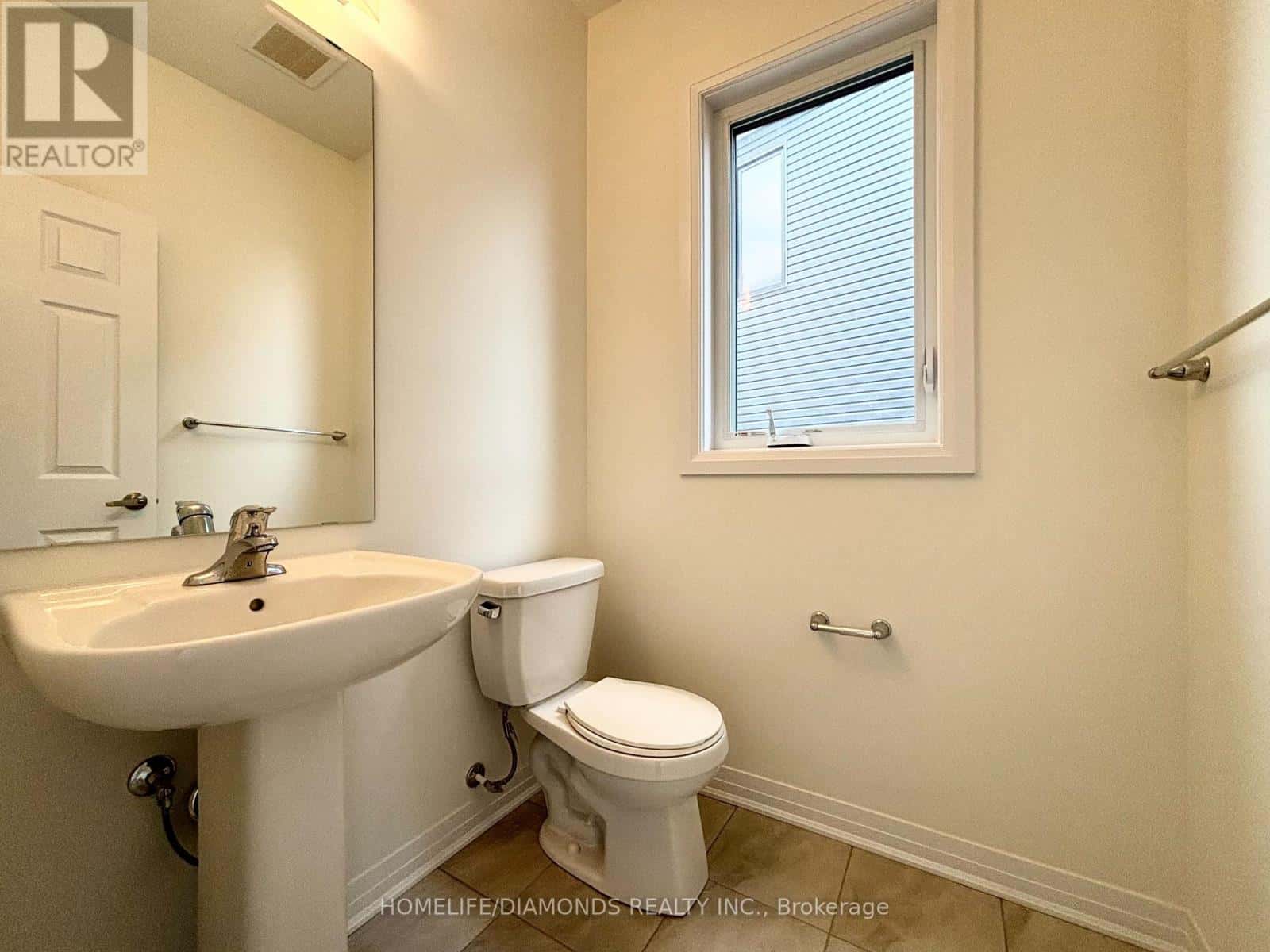 132 PORT CRESCENT — Welland (Dain City) - Photo 3 of 13