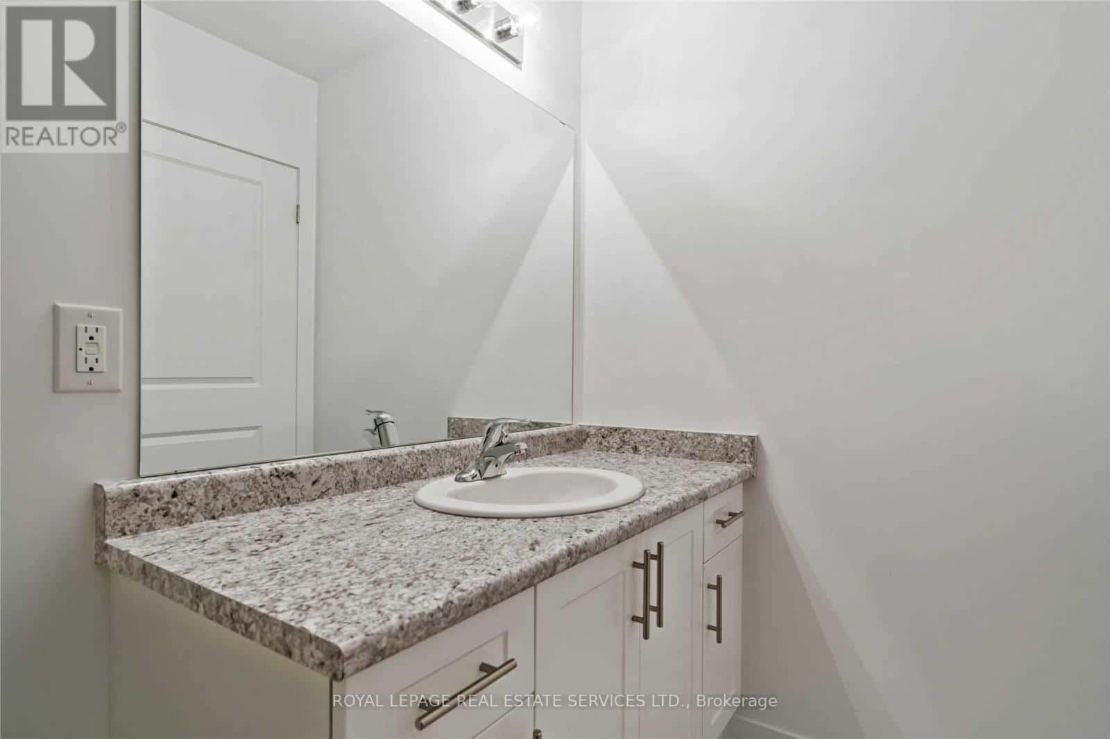 Hamilton (Waterdown) — Hamilton (Waterdown) - Photo 5 of 21