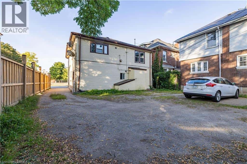 Brantford — Brantford - Photo 5 of 9