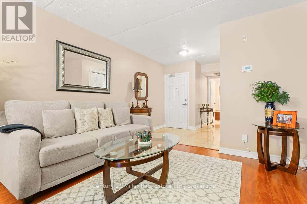 111 - 1450 BISHOPS GATE — Oakville (GA Glen Abbey), Ontario - Photo 3 of 30