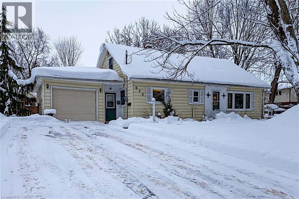 Listowel — Listowel - Photo 2 of 45