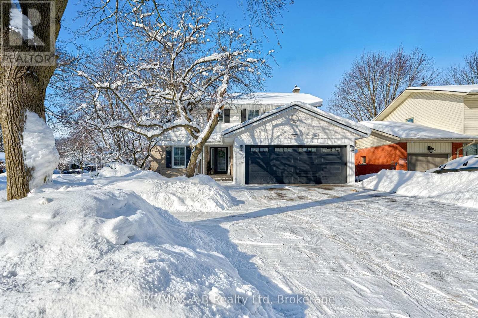 248 HUNTINGDON AVENUE — Stratford, Ontario - Main photo