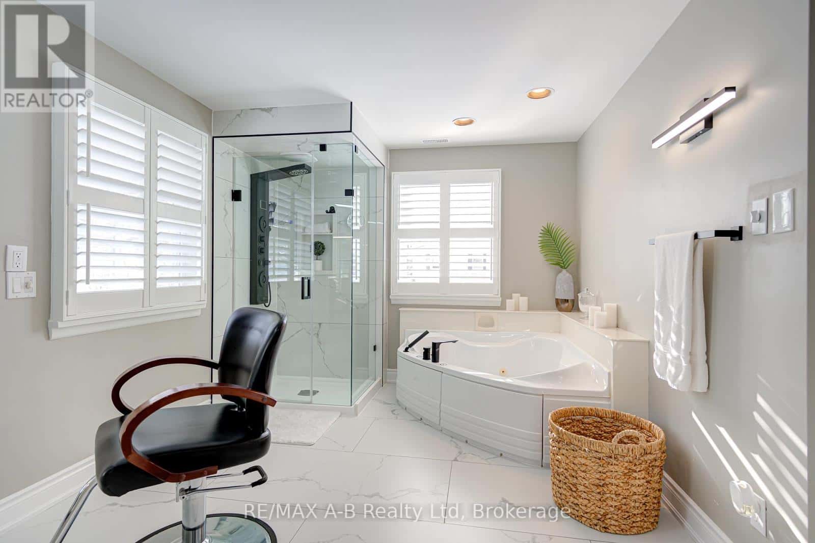 Stratford — Stratford - Photo 3 of 47