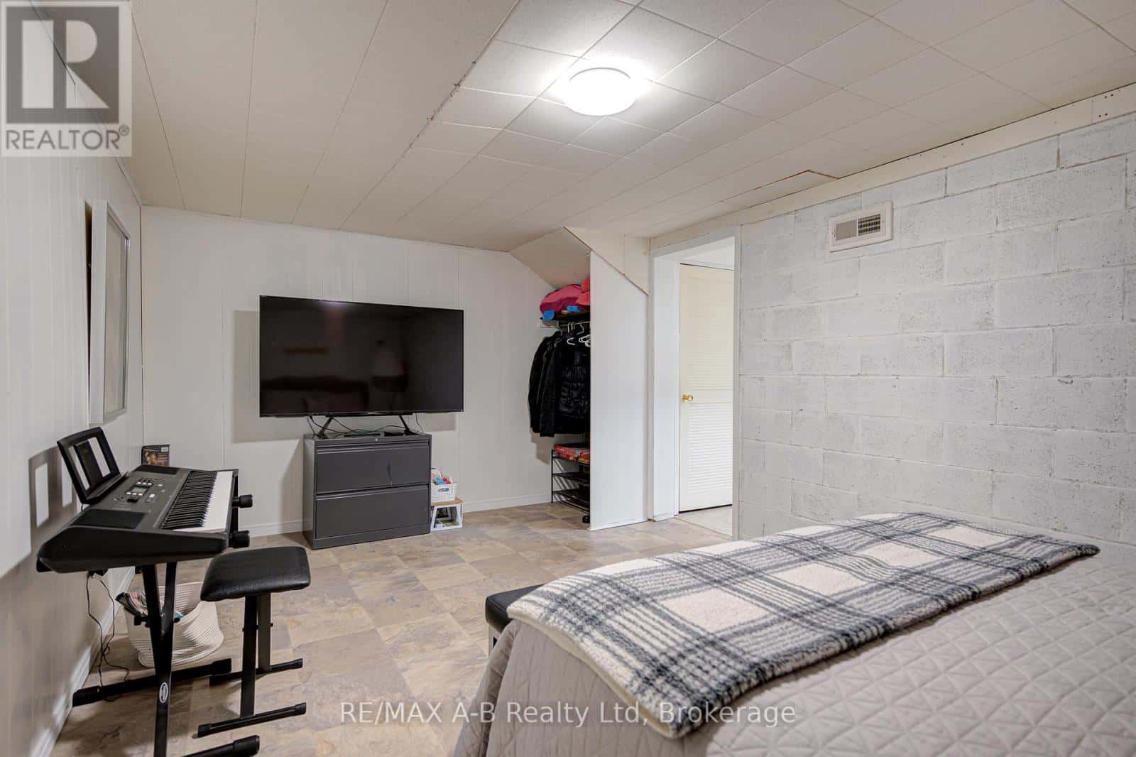 Stratford — Stratford - Photo 4 of 47