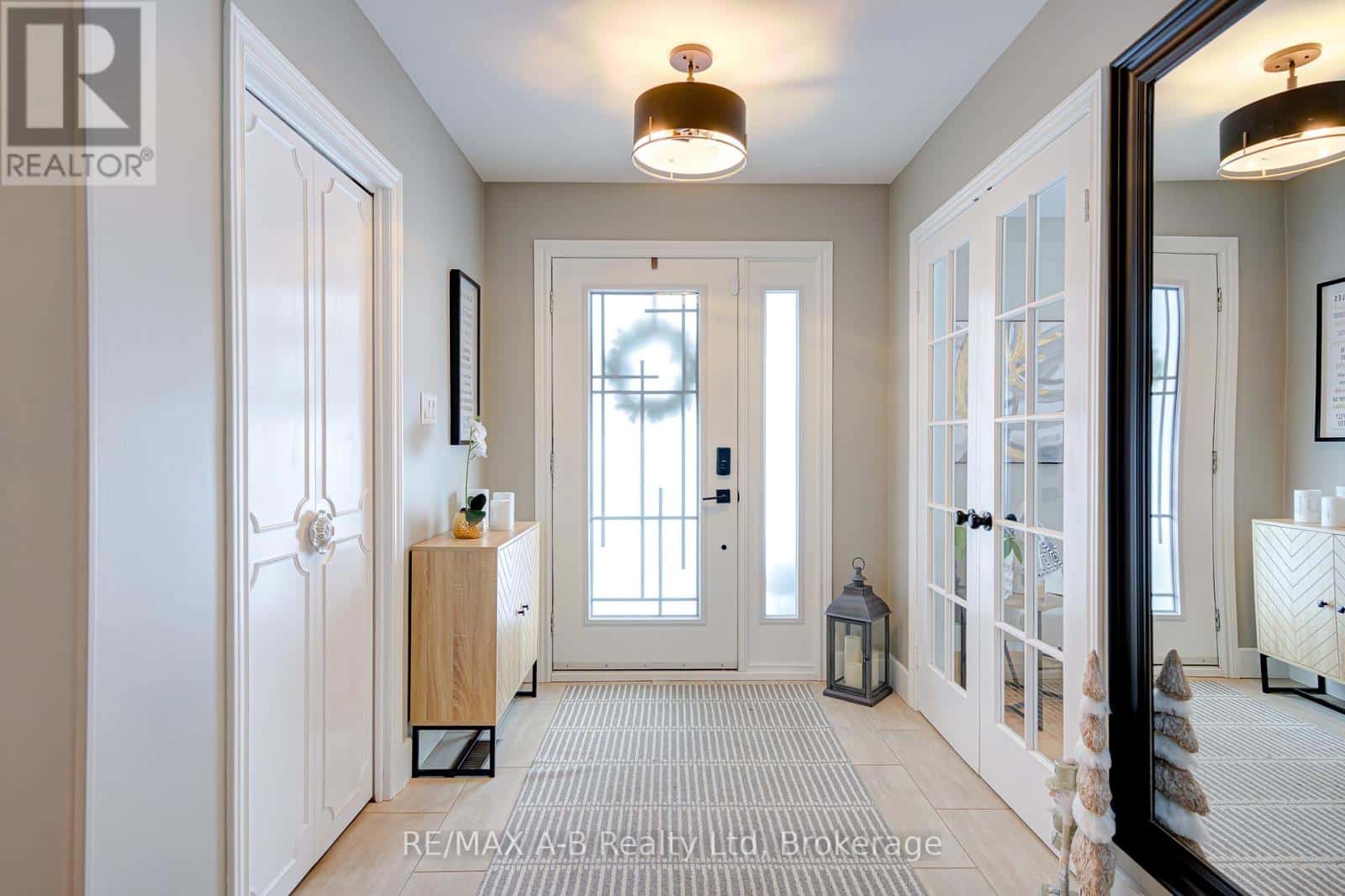 248 HUNTINGDON AVENUE — Stratford, Ontario - Photo 5 of 47