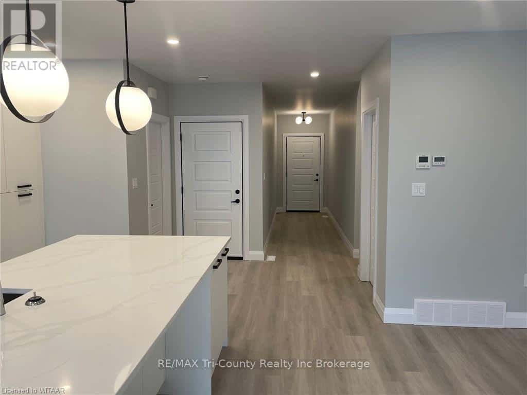 Tillsonburg — Tillsonburg - Photo 3 of 20