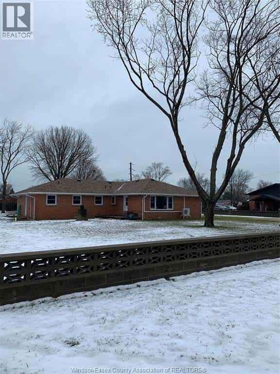 1203 FAITH DRIVE — Lakeshore - Photo 3 of 44