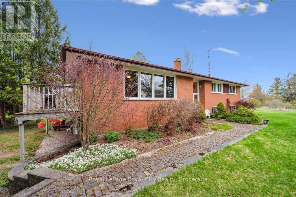 4540 20 SIDE ROAD N — Puslinch, Ontario - Photo 3 of 47