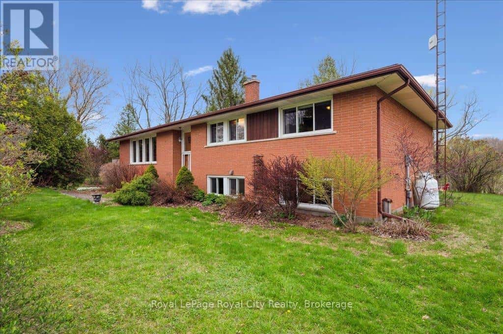 4540 20 SIDE ROAD N — Puslinch, Ontario - Photo 4 of 47