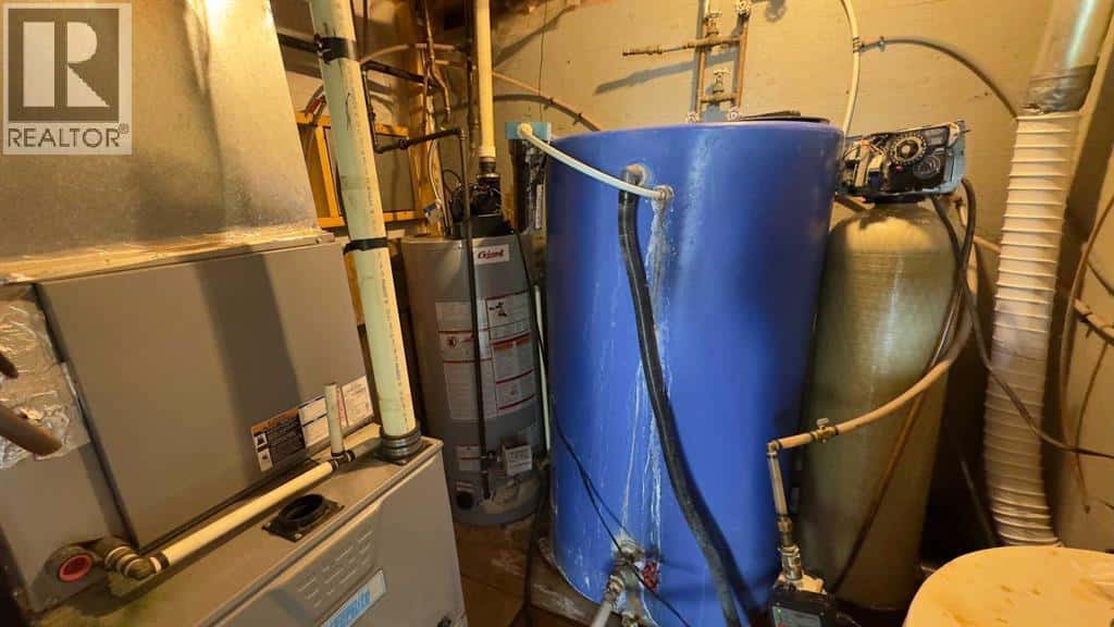 Hardisty — Hardisty - Photo 4 of 29