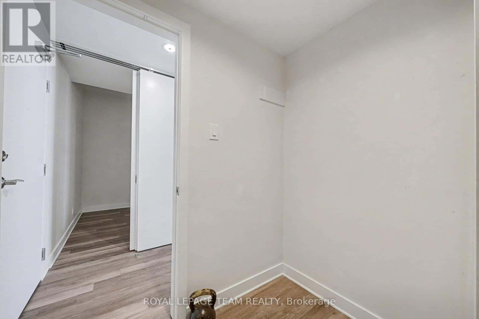 Ottawa — Ottawa - Photo 3 of 20