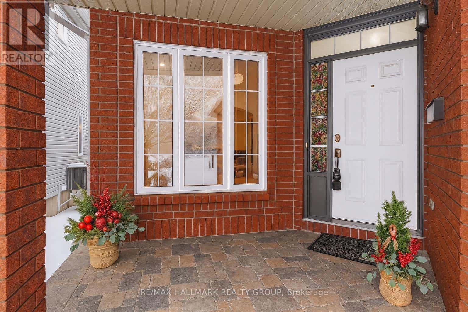 143 BOREALIS CRESCENT — Ottawa, Ontario - Photo 2 of 41