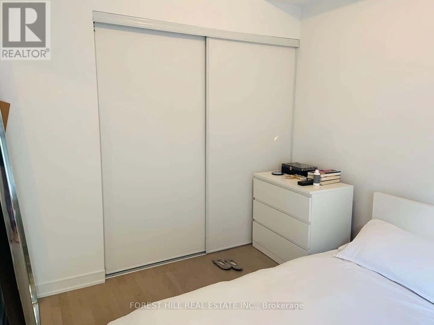 Toronto (Bay Street Corridor) — Toronto (Bay Street Corridor) - Photo 4 of 18