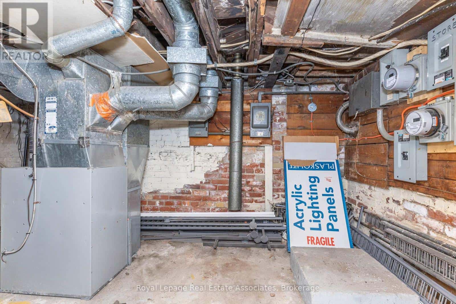 654 BLOOR STREET W — Toronto (Annex) - Photo 3 of 34