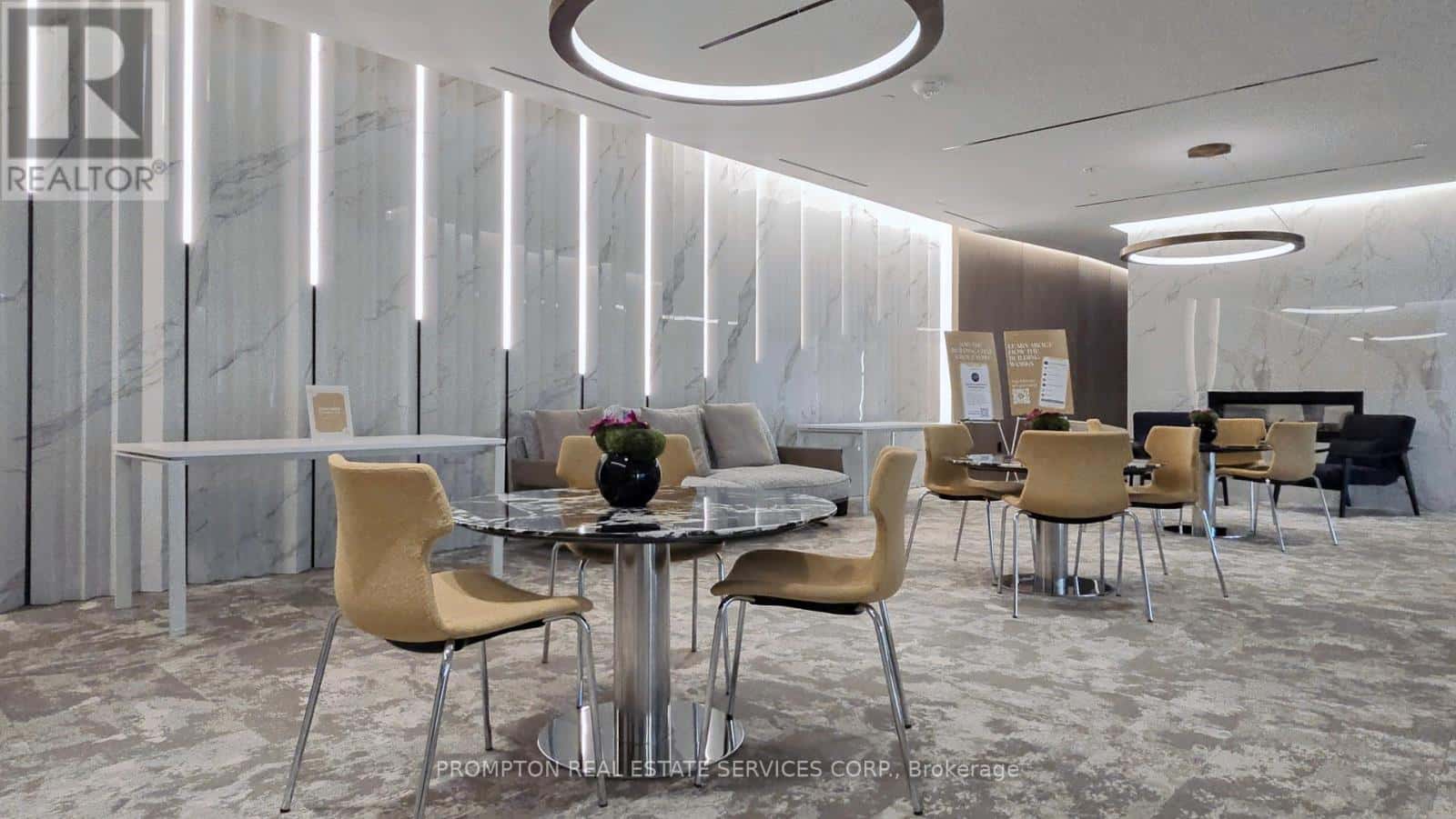 Toronto (Waterfront Communities) — Toronto (Waterfront Communities) - Photo 2 of 12