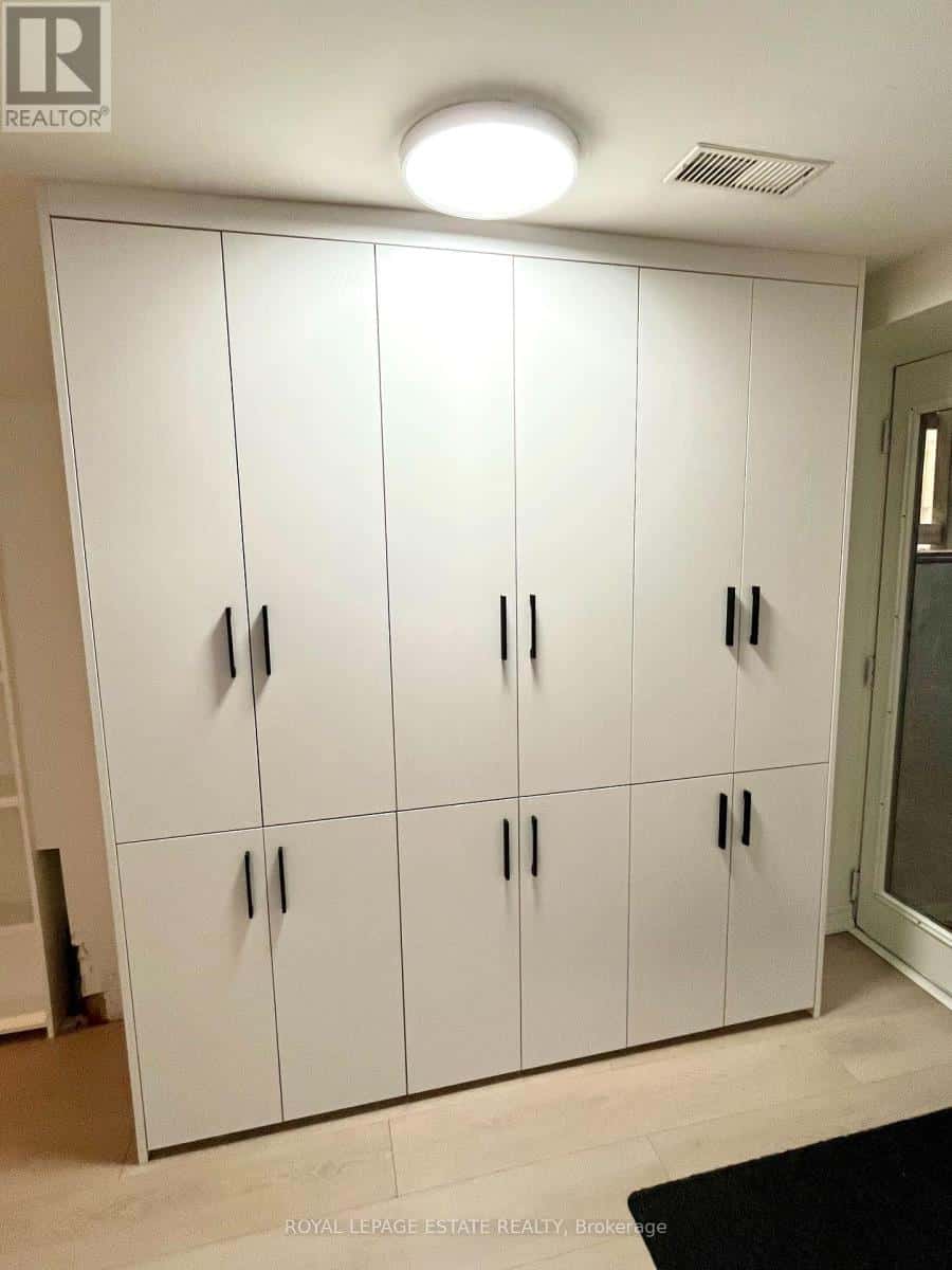 Toronto (Woodbine Corridor) — Toronto (Woodbine Corridor) - Photo 4 of 9