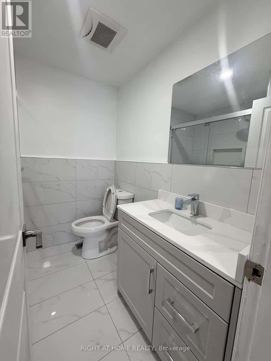 Toronto (Thistletown-Beaumonde Heights) — Toronto (Thistletown-Beaumonde Heights) - Photo 4 of 18