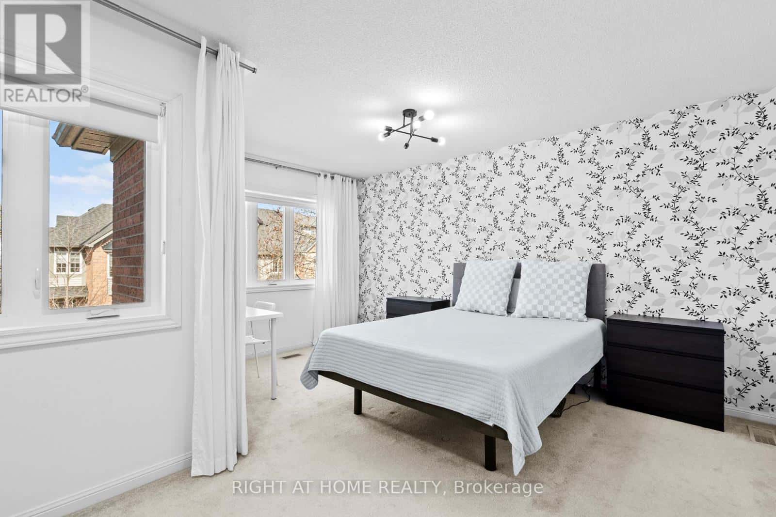 Mississauga (Sheridan Park) — Mississauga (Sheridan Park) - Photo 5 of 33