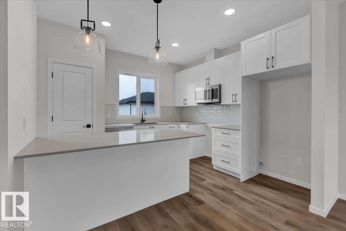 25 FICUS WY — Fort Saskatchewan, Alberta - Photo 2 of 36