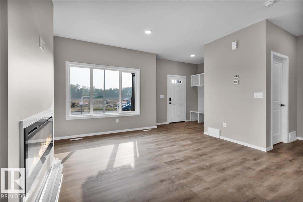 Stony Plain — Stony Plain - Photo 5 of 38