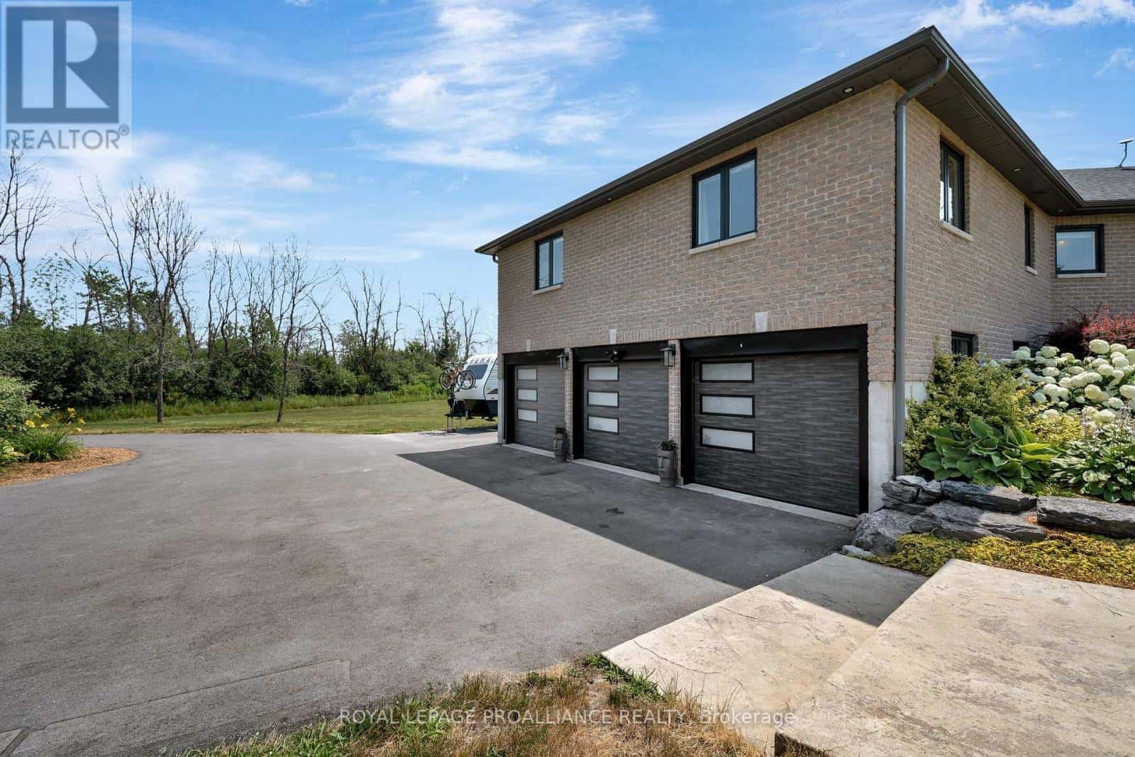 6282 COUNTY ROAD 2 — Loyalist (Lennox and Addington - South), Ontario - Photo 4 of 50