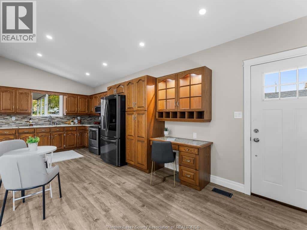 Windsor — Windsor - Photo 4 of 38