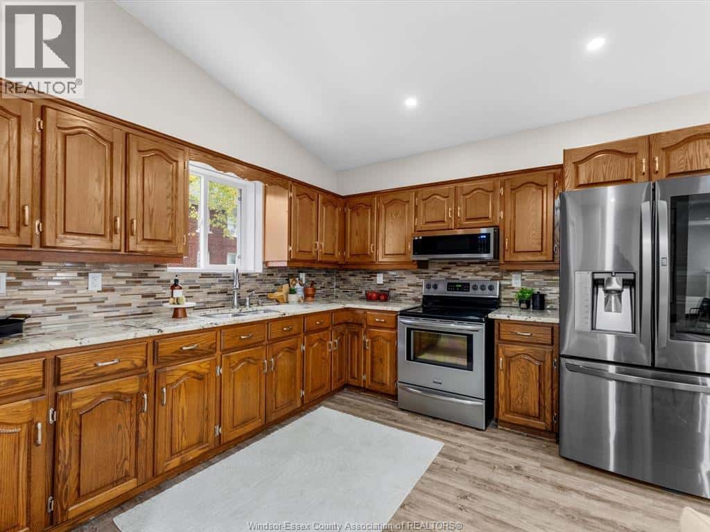 Windsor — Windsor - Photo 3 of 38