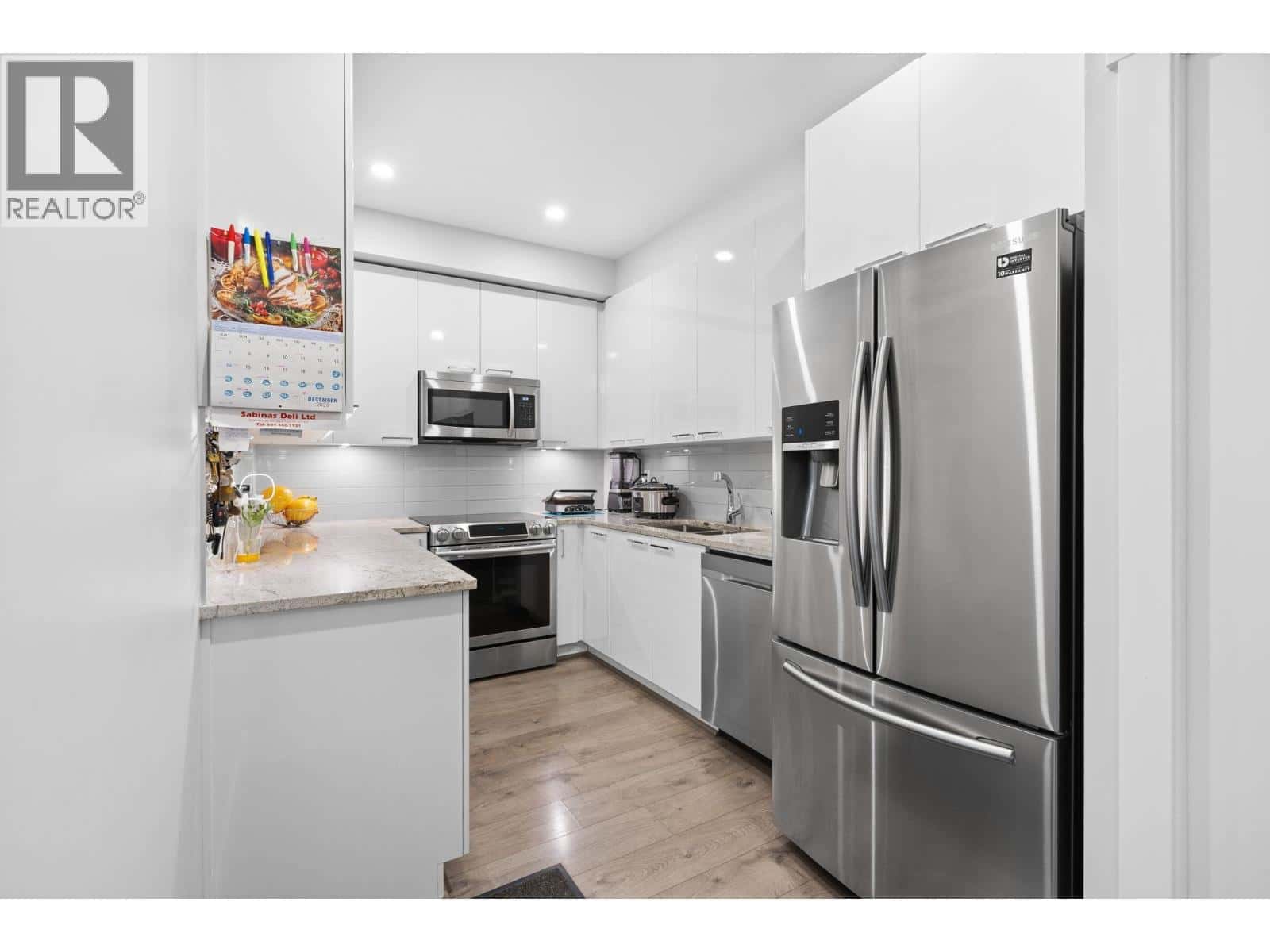 306 22315 122 AVENUE — Maple Ridge, British Columbia - Photo 2 of 33