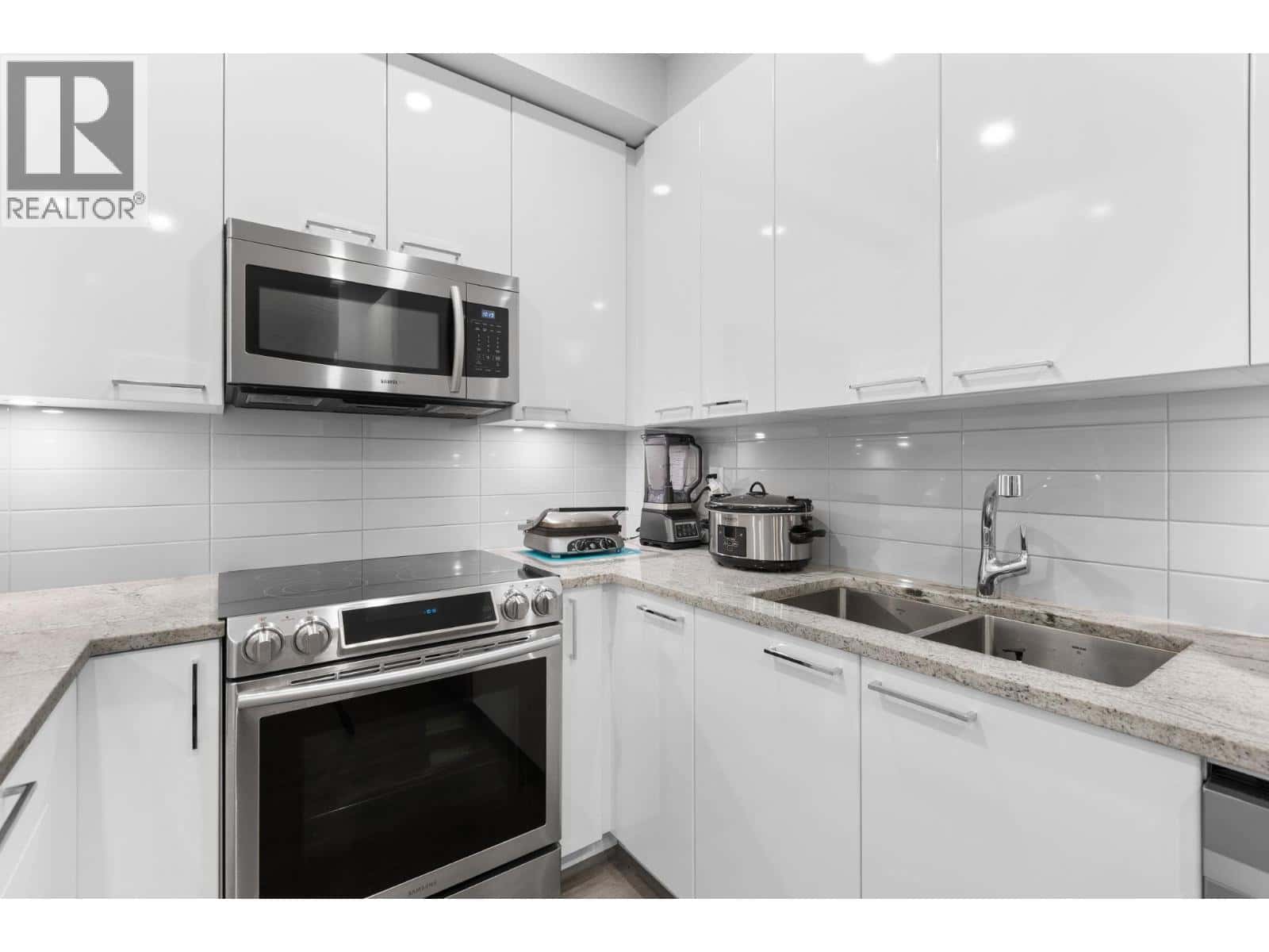 306 22315 122 AVENUE — Maple Ridge, British Columbia - Photo 3 of 33