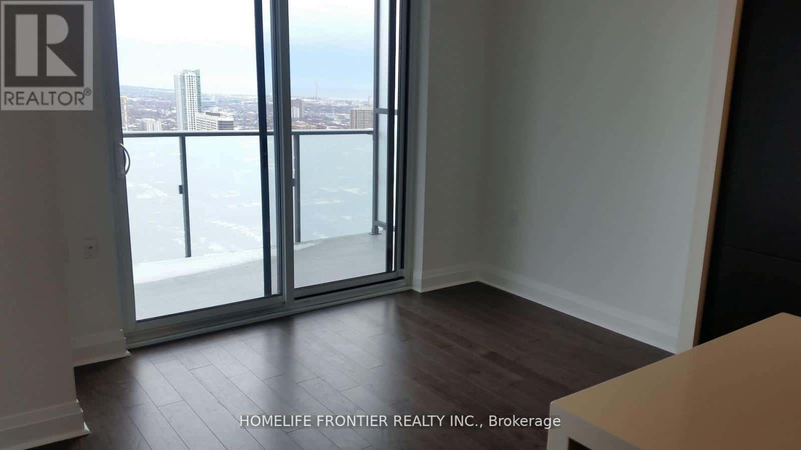 Toronto (Bay Street Corridor) — Toronto (Bay Street Corridor) - Photo 4 of 5