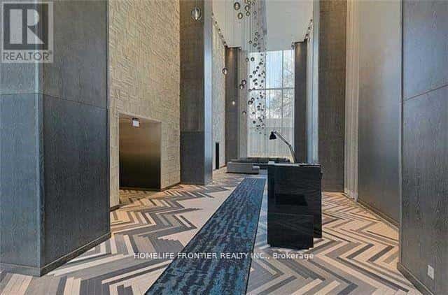 Toronto (Bay Street Corridor) — Toronto (Bay Street Corridor) - Photo 2 of 5