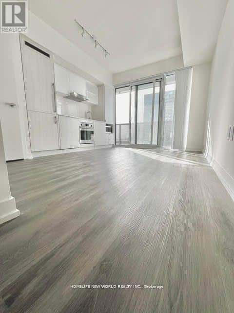 Toronto (Waterfront Communities) — Toronto (Waterfront Communities) - Photo 3 of 15