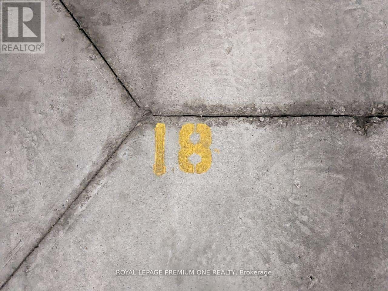 A-18 - 20 TURNTABLE CRESCENT — Toronto (Dovercourt-Wallace Emerson-Junction) - Photo 4 of 6