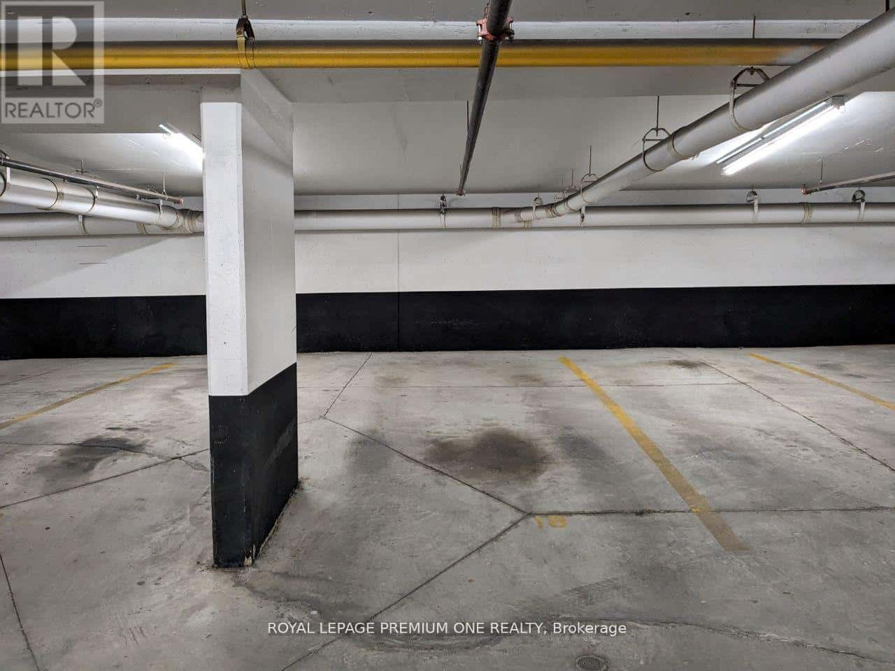 A-18 - 20 TURNTABLE CRESCENT — Toronto (Dovercourt-Wallace Emerson-Junction) - Photo 3 of 6