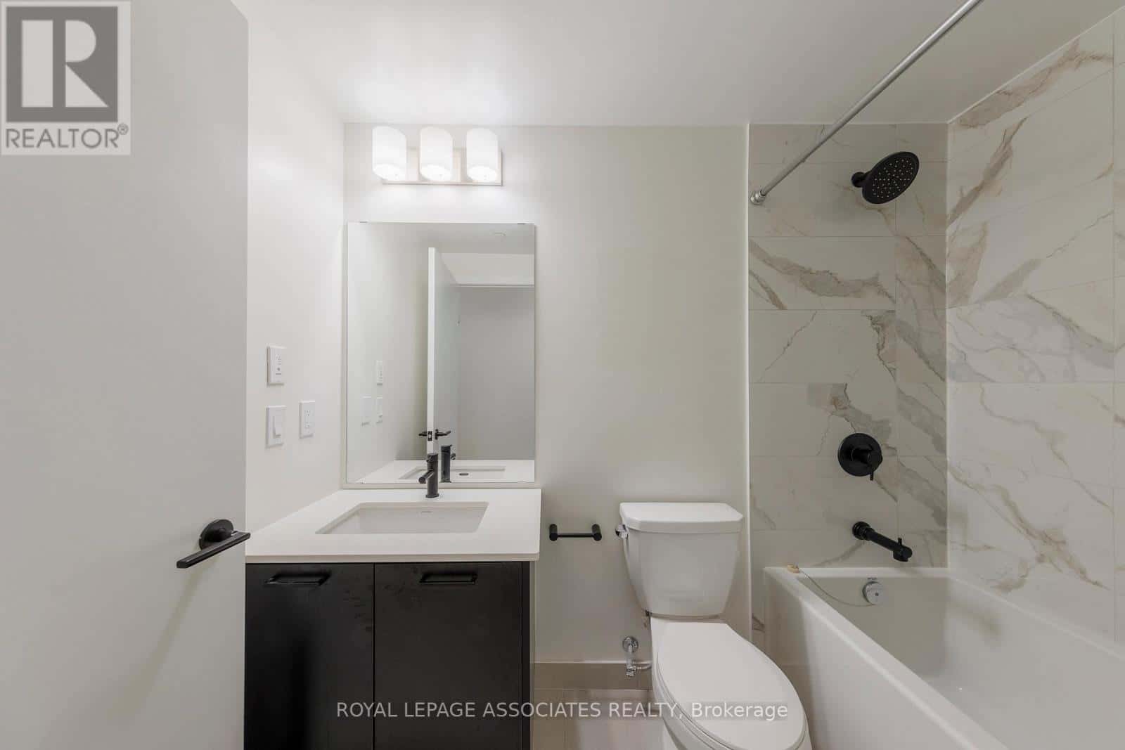 314 - 2300 ST CLAIR AVENUE — Toronto (Junction Area) - Photo 3 of 27