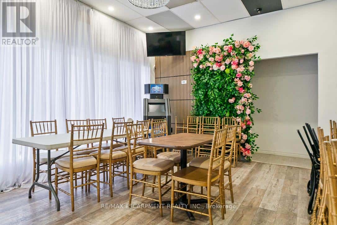 Mississauga (Erindale) — Mississauga (Erindale) - Photo 4 of 7