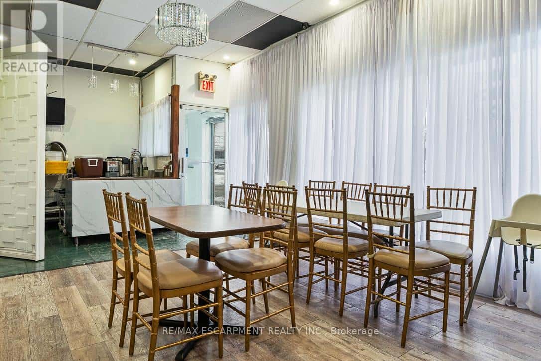 Mississauga (Erindale) — Mississauga (Erindale) - Photo 5 of 7